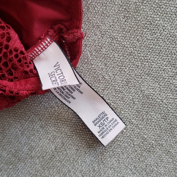 EUC Victoria's Secret Red Lace Bralette XS - Picture 3 of 3